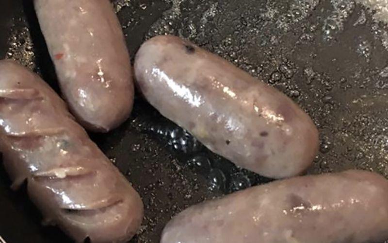 Khám phá bí quyết chiên lạp xưởng ngon tuyệt, ai cũng khen ngợi