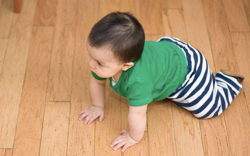 Lứa tuổi nào bé bắt đầu biết bò? Những dấu hiệu cho thấy bé sẽ sớm làm được điều này.