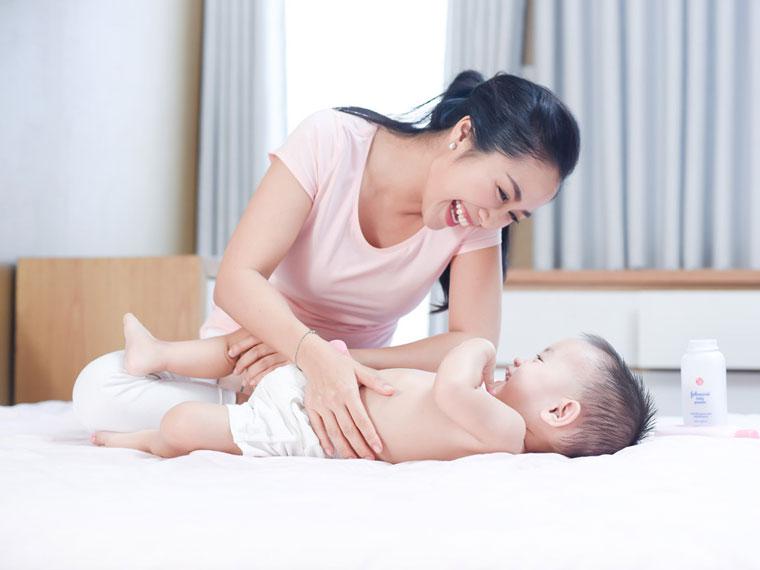 Làm sao để sử dụng phấn rôm an toàn cho trẻ nhỏ?