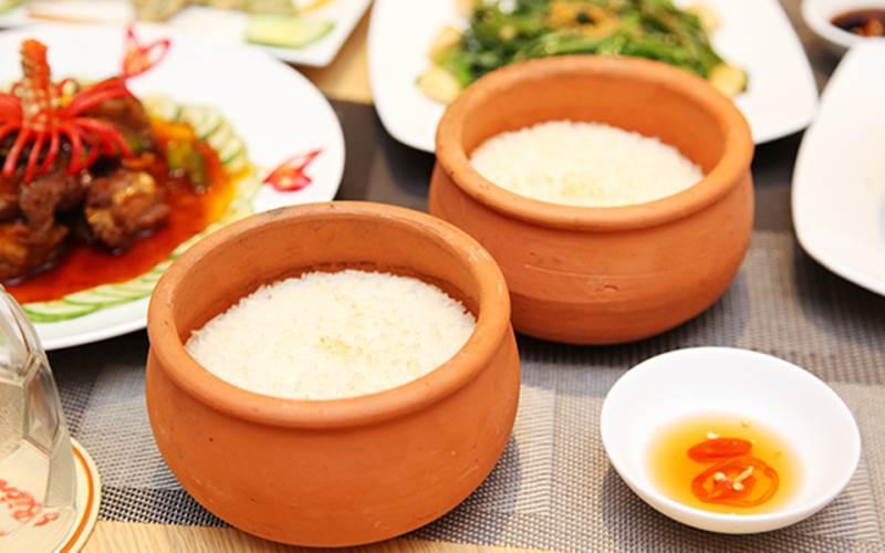 Khám phá 4 địa điểm ăn uống nổi tiếng tại Phan Thiết mà bạn không thể bỏ qua trong chuyến du lịch của mình.