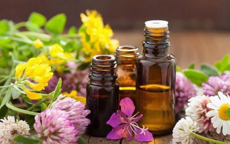 Tự chế tạo tinh dầu hoa bưởi ngay tại nhà không chỉ giúp tiết kiệm chi phí mà còn mang lại sự an tâm về chất lượng và tính an toàn.