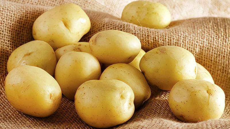 Khám phá cách làm mờ nếp nhăn vùng mắt chỉ với củ khoai tây quen thuộc, đơn giản mà hiệu quả