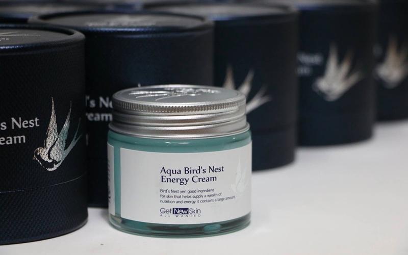 Kem dưỡng da tổ yến Aqua Bird's Nest Energy Cream - phương pháp tối ưu để dưỡng ẩm và làm sáng da, giúp làn da thêm tươi trẻ và rạng rỡ.