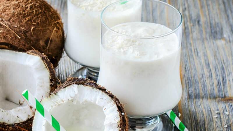 Khám phá cách làm sinh tố dừa sáp tại nhà vừa đơn giản lại cực kỳ thơm ngon
