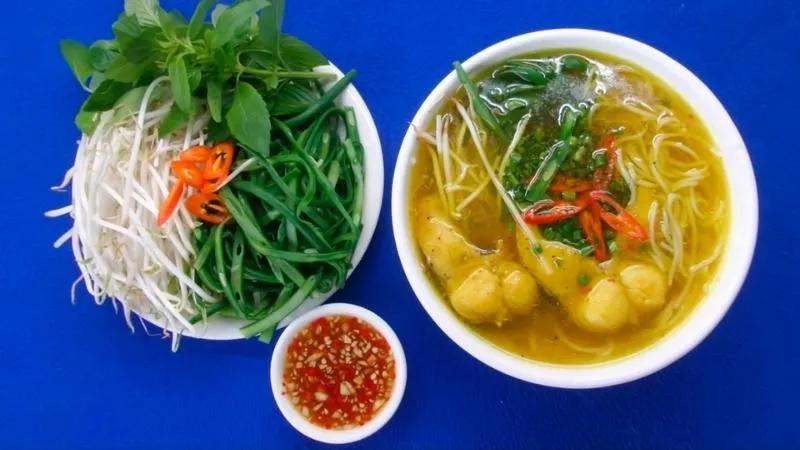 Khám phá cách chế biến bún cá lóc chuẩn vị miền Tây ngay tại nhà, đơn giản nhưng không kém phần ngon miệng.