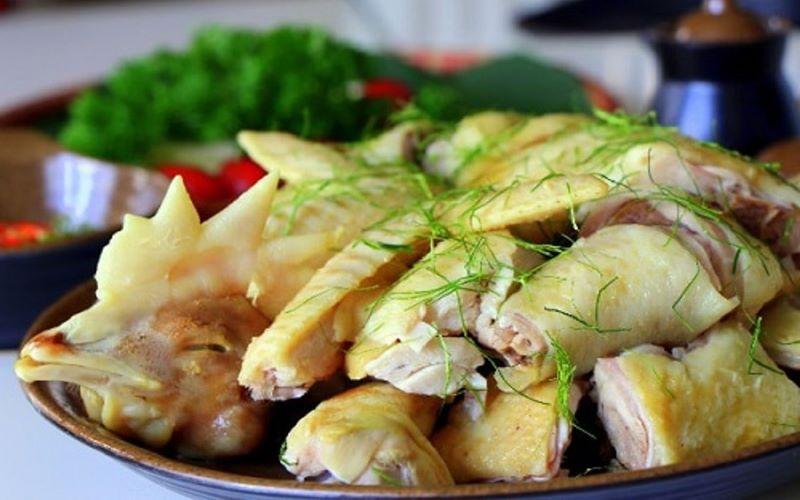 Khám phá cách làm món gà hấp lá chanh với thịt ngọt mềm, thơm lừng, hấp dẫn từng miếng ăn, khiến bạn không thể cưỡng lại.
