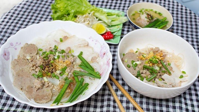 Khám phá bí quyết chế biến nước lèo ngọt ngào, trong vắt cho những món bún, mì, hủ tiếu, phở tuyệt vời.