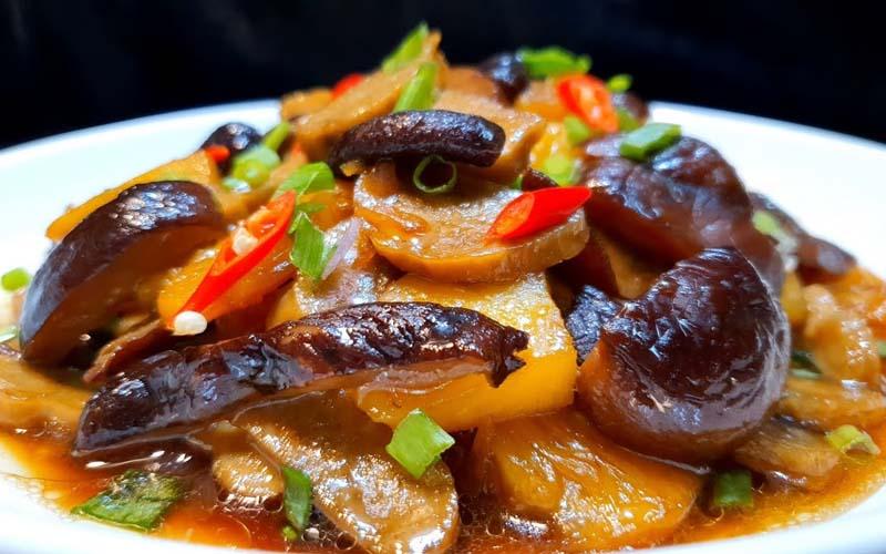 Khám phá cách chế biến nấm đông cô tươi rim thơm, một món ăn chay ngon miệng và dễ dàng thực hiện ngay tại nhà, mang đến hương vị mới mẻ và hấp dẫn.
