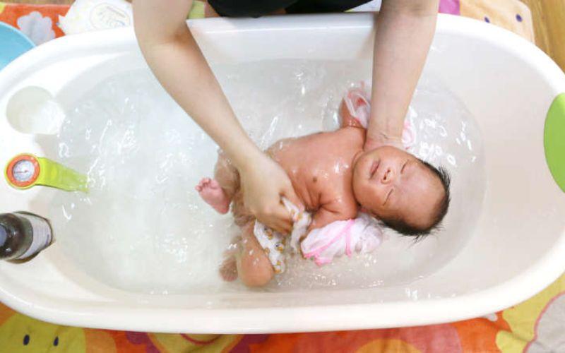 Vì sao trẻ bị nẻ má và cách phòng tránh hiệu quả
