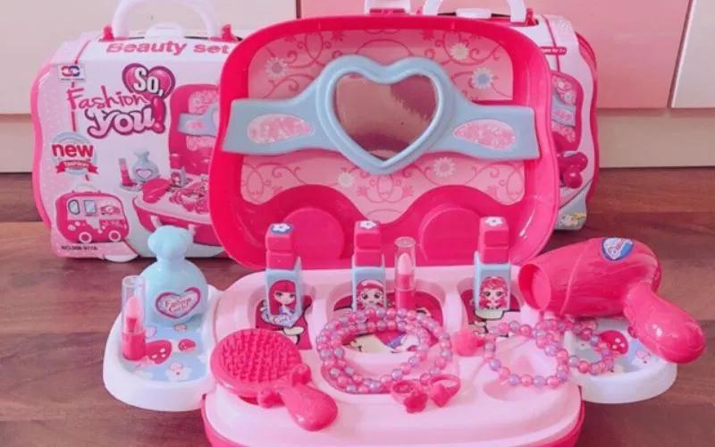 Top 7 món đồ chơi không thể thiếu giúp bé gái phát triển trí tuệ và khả năng sáng tạo