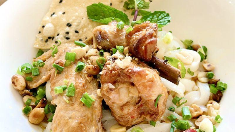 Dạo quanh những quán ăn ngon và tiết kiệm ở quận 12 để cảm nhận vẻ đẹp đa dạng của Sài Gòn.