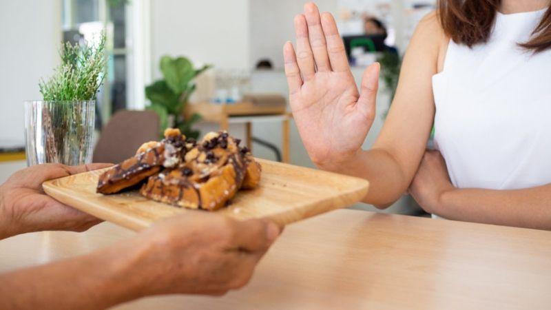 Chế độ nhịn ăn gián đoạn 16/8 là gì? Khám phá lợi ích và cách thực hiện phương pháp giảm cân hiệu quả này.