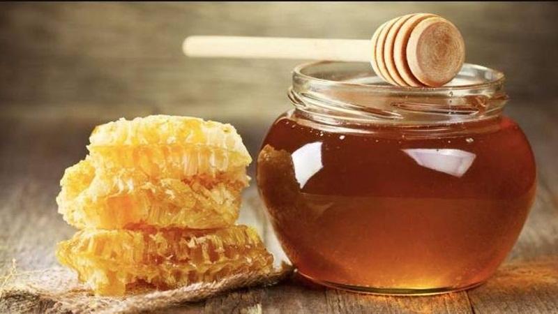 Mật ong chứa bao nhiêu calo? Những lợi ích tuyệt vời từ mật ong bạn không thể bỏ qua.