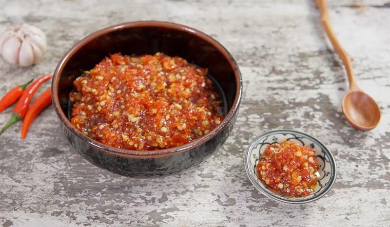 Khám phá công thức làm tương ớt Đà Nẵng chuẩn vị, vừa cay vừa thơm, khiến bạn yêu thích ngay lần thử đầu tiên.