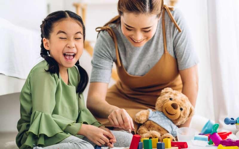 Tư duy sáng tạo là một khả năng vô hạn giúp trẻ khám phá và phát triển tiềm năng bản thân. Vậy làm sao để nuôi dưỡng và khơi dậy sự sáng tạo ở trẻ em? Hãy cùng tìm hiểu những phương pháp rèn luyện hiệu quả!