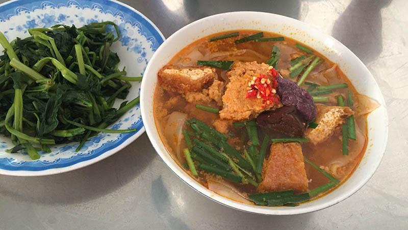 Khám phá 10 quán bún riêu nổi bật, yêu thích nhất ở quận Tân Bình, nơi mang đến những hương vị tuyệt vời và đậm đà khó quên.