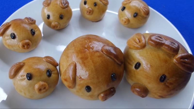 Hãy tạo ra những chiếc bánh trung thu hình con heo dễ thương dành cho các bé yêu, mang đến không khí vui tươi và ấm áp trong dịp Trung thu này.