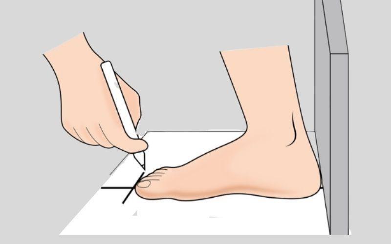 Hướng dẫn chọn size giày phù hợp cho bé, giúp đôi chân bé yêu luôn thoải mái, không bị chật chội.