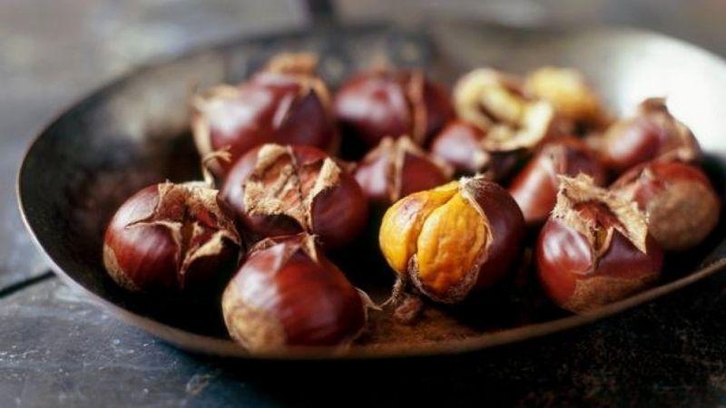 Để thưởng thức hạt dẻ một cách an toàn, bạn cần nắm vững những điều cần lưu ý, tránh những rủi ro không đáng có cho sức khỏe.