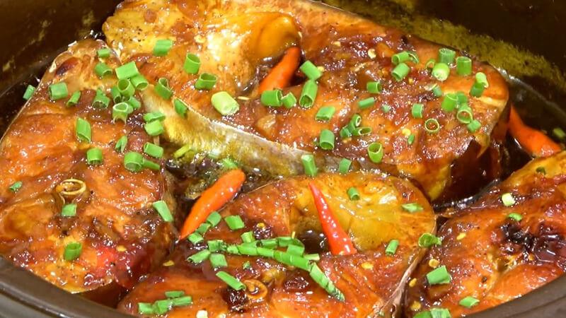 Khám phá cách làm cá tra kho tiêu – một món ăn đặc sản miền Tây với hương vị đậm đà, không thể cưỡng lại.