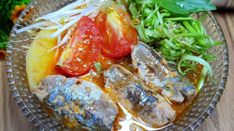 Hướng dẫn chế biến bún cá mòi thơm ngon, độc đáo, dễ thực hiện tại nhà.