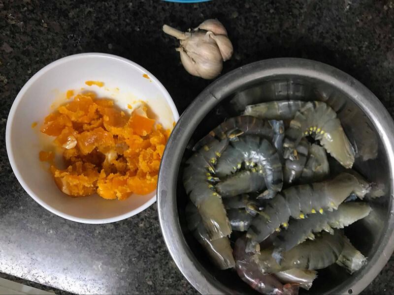 Món tôm rang trứng muối của chị Thuỷ chắc chắn sẽ làm bữa cơm thêm phần hấp dẫn.