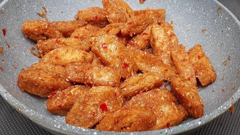 Khám phá cách làm sườn chay kho sả ớt đơn giản nhưng đậm đà, hòa quyện vị cay nồng và mặn ngọt đặc trưng.