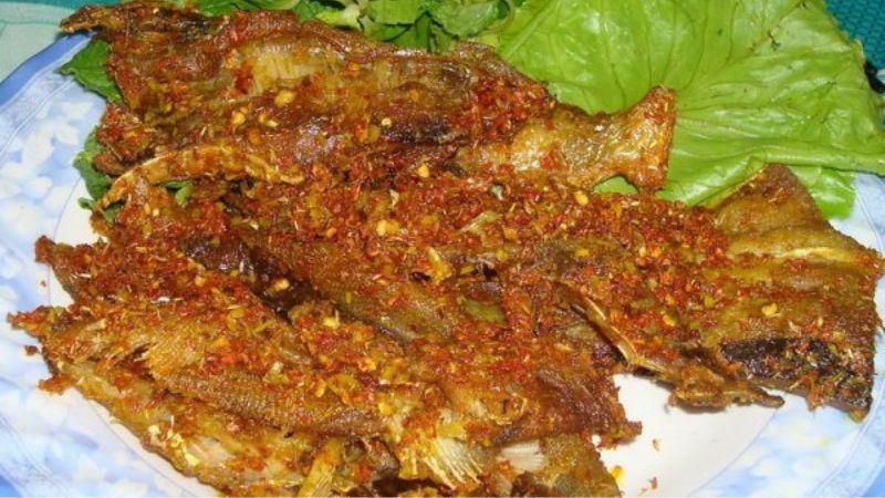Khám phá công thức làm cá đuối chiên sả ớt đậm đà, món ăn dân dã nhưng cực kỳ hấp dẫn, khiến cả nhà không ngừng khen ngợi.