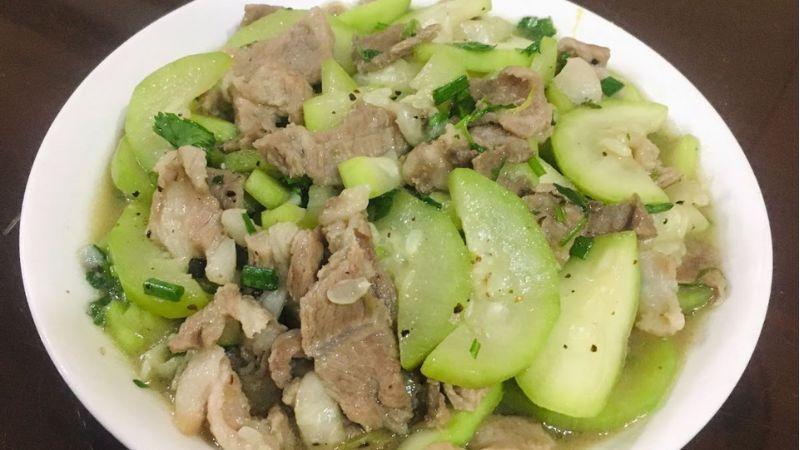 Khám phá 7 công thức làm bầu xào ngon miệng, dân dã để chiêu đãi gia đình và bạn bè.