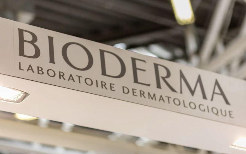 Kem dưỡng Bioderma màu tím nổi bật với công dụng phục hồi và làm dịu da hiệu quả, giúp làn da trở nên mềm mại và khỏe mạnh hơn.