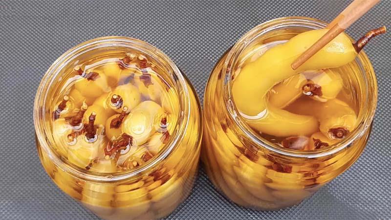 Khám phá cách làm me ngâm đường chua ngọt không chỉ đơn giản mà còn giữ được màu sắc tươi sáng, ngon miệng ngay tại căn bếp của bạn.