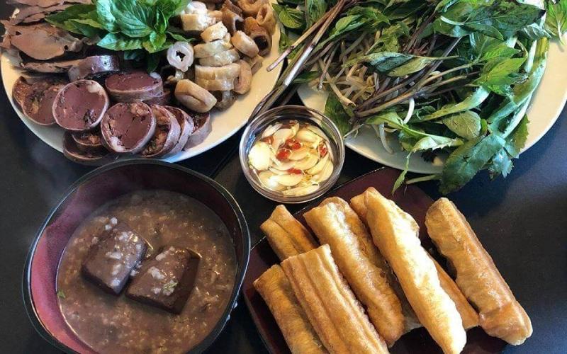 Khám phá cách chế biến cháo lòng thơm ngon, chuẩn vị như những quán ăn nổi tiếng.