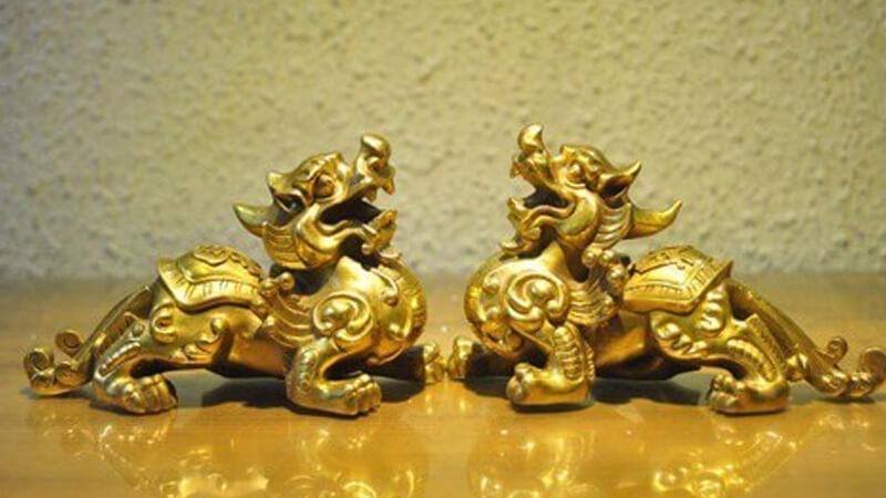 Tranh phong thuỷ cho người mệnh Kim không chỉ mang lại may mắn mà còn giúp thu hút tài lộc, tạo ra một không gian hài hòa và an lành.