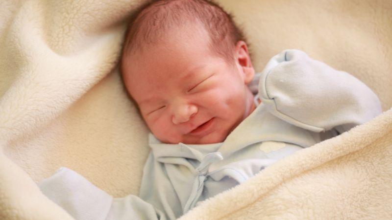 Mẹ bầu nên ăn gì để con yêu có má lúm đồng tiền xinh xắn? Những bí quyết dân gian thông dụng