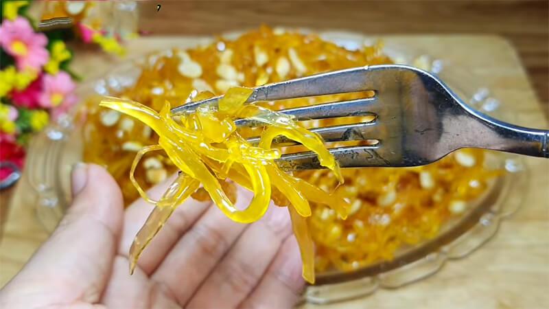 Khám phá cách làm mứt gừng dẻo kết hợp đu đủ ngọt ngào, cay nồng tại nhà, đơn giản mà đầy hấp dẫn.