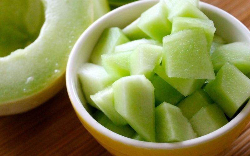 Làm thế nào để chọn được những quả dưa lê trắng vừa ngọt ngào, vừa thơm mát lại đảm bảo không chứa hóa chất? Hãy cùng khám phá những bí quyết hữu ích mà Tripi chia sẻ ngay dưới đây.