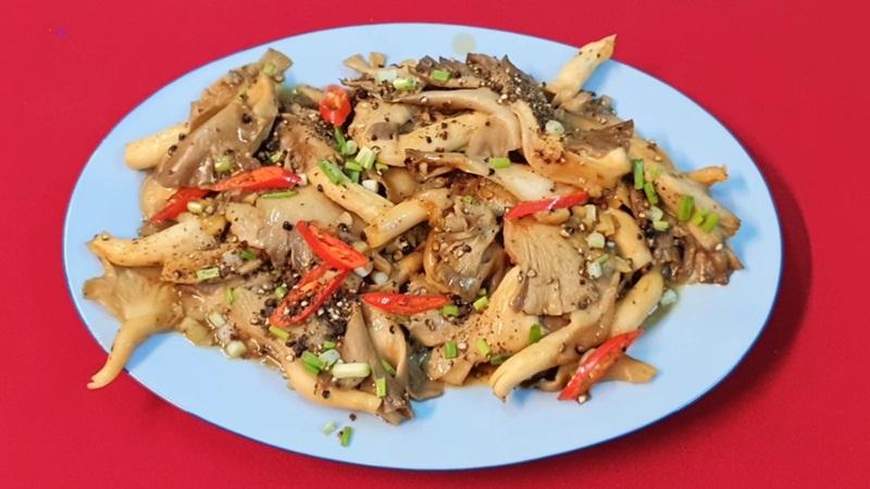 Hướng dẫn cách chế biến nấm bào ngư kho tiêu thơm ngon, đậm đà hương vị.