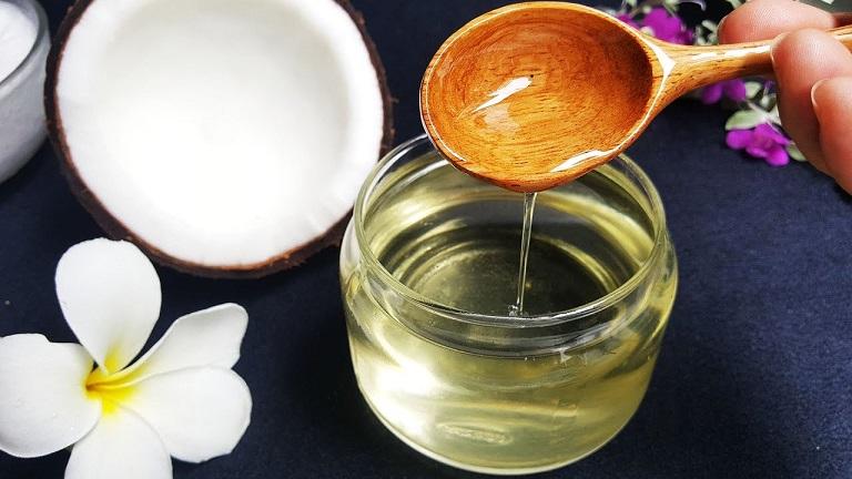 Loại bỏ gàu hiệu quả chỉ trong một thời gian ngắn với phương pháp trị gàu từ dầu dừa