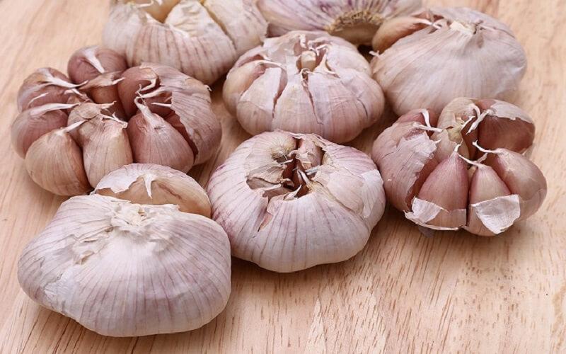 Lượng calo có trong 100g tỏi là bao nhiêu? Tỏi có thể gây tăng cân hay không?