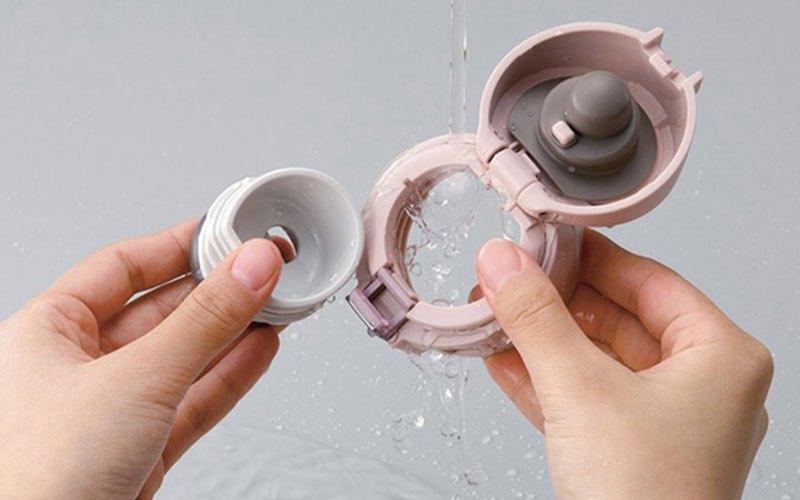 Sau một thời gian dài sử dụng, bình giữ nhiệt có thể bị ám mùi khó chịu. Dưới đây là những phương pháp hiệu quả giúp bạn vệ sinh và khử mùi một cách dễ dàng.