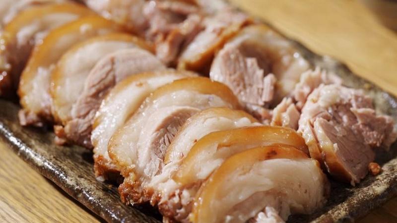 Khám phá công thức làm chân giò Hàn Quốc thơm ngon, bổ dưỡng, mang lại bữa ăn ấm áp cho gia đình bạn.