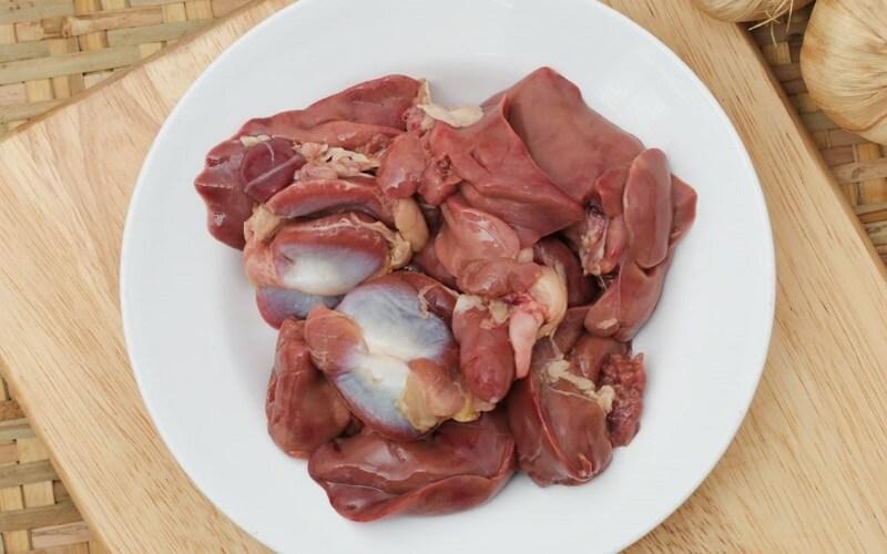 Trong 100g mề gà có bao nhiêu calo? Liệu ăn mề gà có làm bạn tăng cân không?