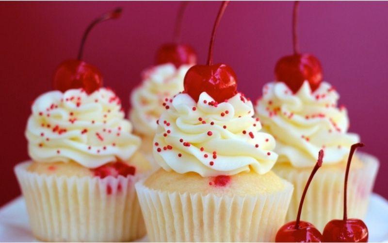 Liệu bánh Cupcake và Muffin có phải là hai món bánh giống nhau? Hãy cùng khám phá sự khác biệt giữa chúng để hiểu rõ hơn về những đặc trưng riêng biệt của từng loại bánh.