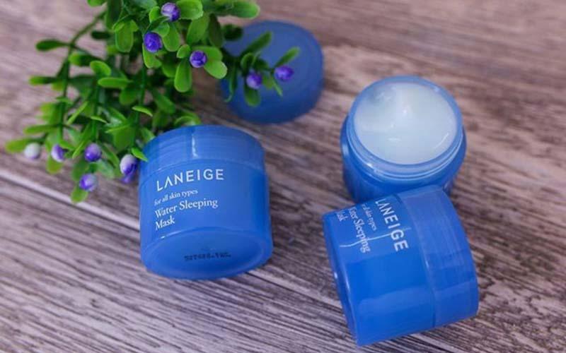 Mặt nạ ngủ là gì và làm thế nào để sử dụng chúng đúng cách? Hãy cùng khám phá sản phẩm này để hiểu rõ hơn về lợi ích mà nó mang lại cho làn da của bạn.