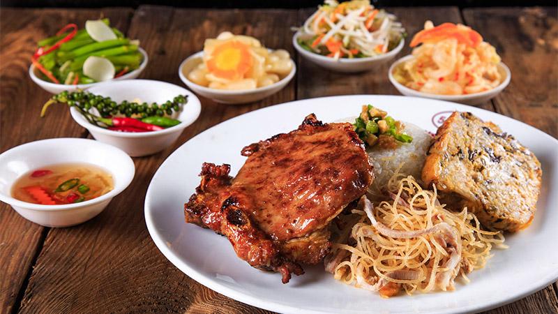 Khám phá 3 công thức làm cơm tấm thơm ngon như ngoài tiệm, dễ làm mà vẫn giữ được hương vị đặc trưng.