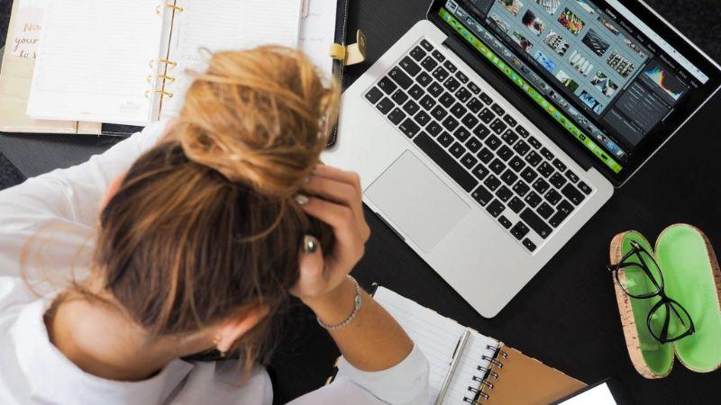 Burnout là gì và làm thế nào để thoát khỏi tình trạng kiệt sức? Khám phá những cách giúp bạn vượt qua burnout và khôi phục năng lượng tinh thần.