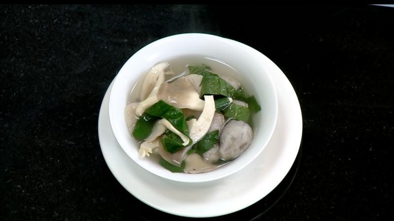Khám phá ngay công thức làm canh khoai môn chay hấp dẫn, vừa đơn giản lại mang đến sự thanh thoát cho bữa ăn của bạn.