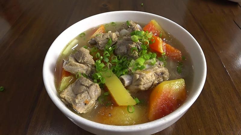 Hướng dẫn cách nấu canh đu đủ hầm xương ngọt mát, bổ dưỡng cho sức khỏe.