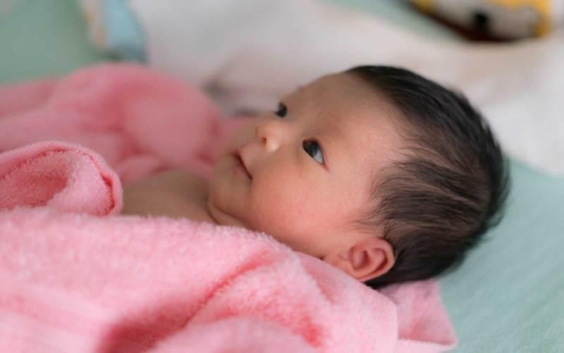 Khi nào trẻ sơ sinh có thể ra ngoài trời an toàn? Đây là câu hỏi được nhiều phụ huynh quan tâm. Cùng khám phá những lưu ý quan trọng để bé yêu có thể tiếp xúc với không gian ngoài trời một cách an toàn và hiệu quả.