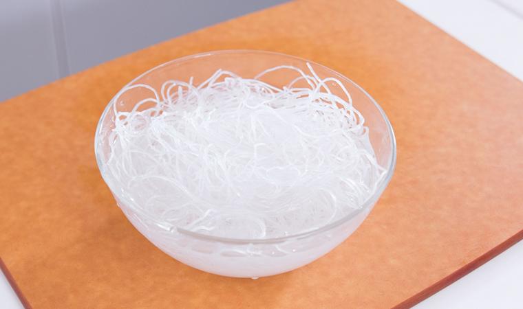 Hướng dẫn làm miến xào tôm thịt